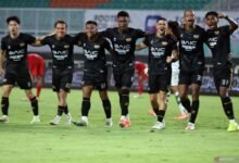 DEWA UNITED AMBIL ALIH POSISI PERSEBAYA SETELAH MENANG 2-0 1000022798