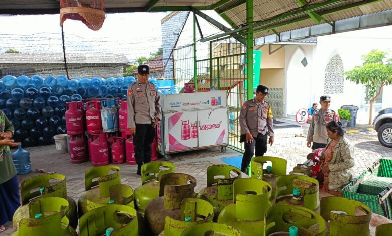 POLRES MAGETAN PANTAU STOK LPG 3 KG DI AGEN DAN PANGKALAN, PASTIKAN DISTRIBUSI LANCAR 1000167216