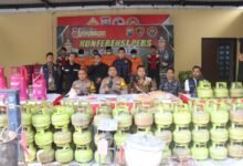 POLRESTA SIDOARJO BERHASIL UNGKAP DUA GUDANG PENGOPLOSAN LPG, 5 TERSANGKA DIAMANKAN 1000169507