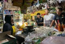 POLISI BERSAMA TPID KABUPATEN BOJONEGORO SIDAK PASAR TRADISOINAL JELANG RAMADHAN 1000170445