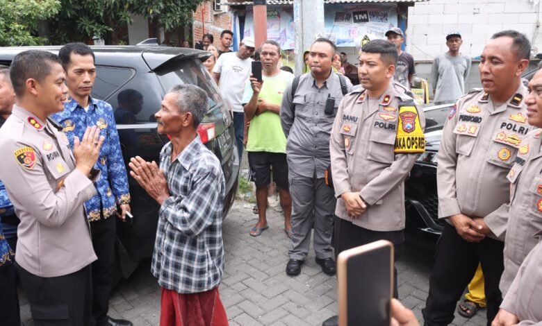 POLISI PEDULI, KAPOLRES GRESIK LEPAS RANTAI ODGJ DAN BANTU PENGOBATAN 1000171393