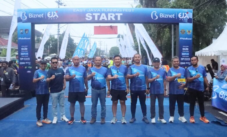 RIBUAN PELARI MERIAHKAN TETRALOGI EAST JAVA RUNNING FESTIVAL DI KOTA KEDIRI 9 RIBUAN PELARI MERIAHKAN TETRALOGI EAST JAVA RUNNING FESTIVAL DI KOTA KEDIRI 1000174709