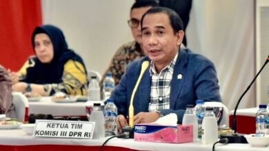 KOMISI III DPR: KAPOLRI TUNJUKKAN SIKAP BIJAKSANA MERESPONS LAGU 'BAYAR BAYAR BAYAR' 1000175178