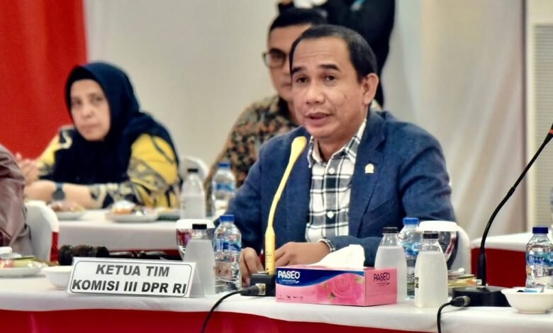 KOMISI III DPR: KAPOLRI TUNJUKKAN SIKAP BIJAKSANA MERESPONS LAGU 'BAYAR BAYAR BAYAR' 1000175178