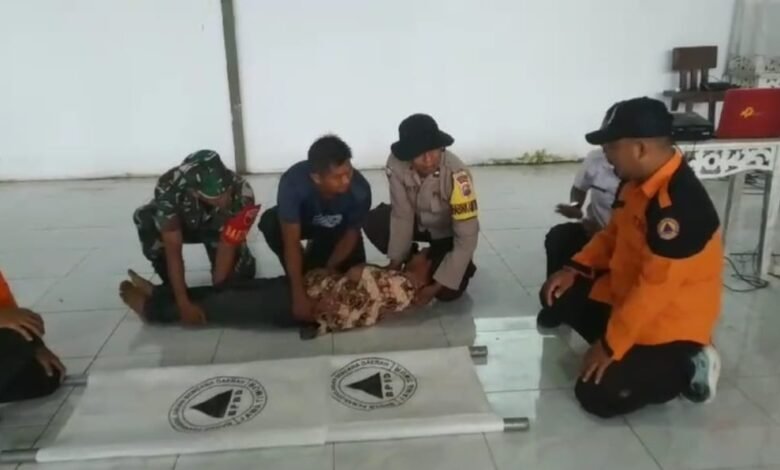 WUJUDKAN MASYARAKAT TANGGUH BENCANA ANGGOTA POLRES PROBOLINGGO INISIASI GELAR SIMULASI DI DAERAH RAWAN BANJIR 1000177625