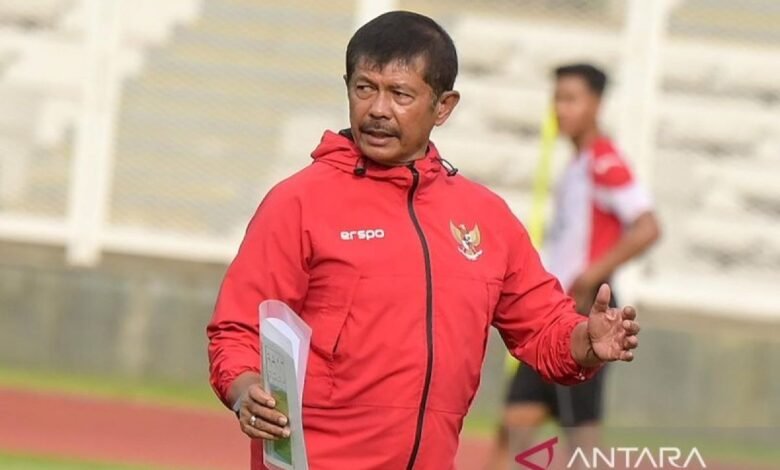 MENGENAL INDRA SJAFRI DAN PRESTASINYA SEBAGAI PELATIH SEPAK BOLA INDRA
