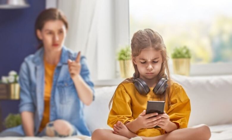 RISIKO MENGINTAI BAGI ANAK YANG TERLALU AKTIF MAIN INTERNET ANAK GADGET