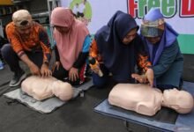 APA YANG MENYEBABKAN HENTI JANTUNG MENDADAK? INI FAKTOR RISIKONYA ANTARAFOTO EDUKASI BANTUAN HIDUP DASAR DI MAKASSAR 261123 AP 1