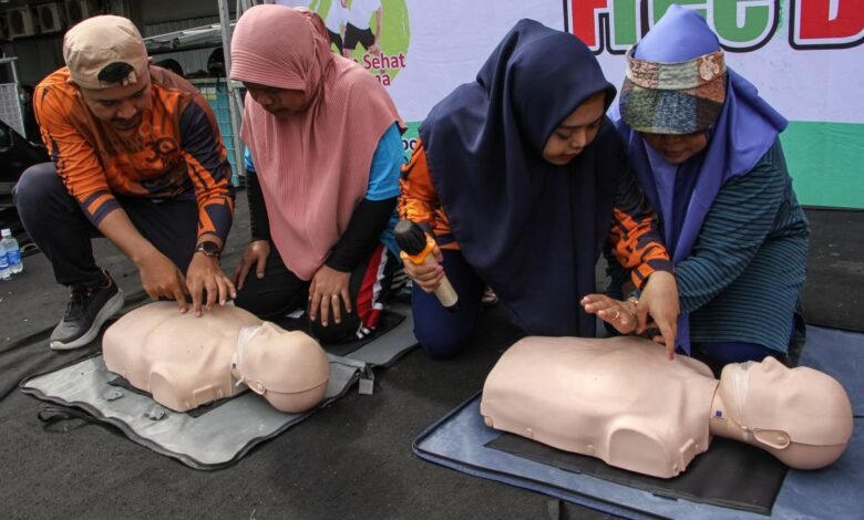 APA YANG MENYEBABKAN HENTI JANTUNG MENDADAK? INI FAKTOR RISIKONYA ANTARAFOTO EDUKASI BANTUAN HIDUP DASAR DI MAKASSAR 261123 AP 1
