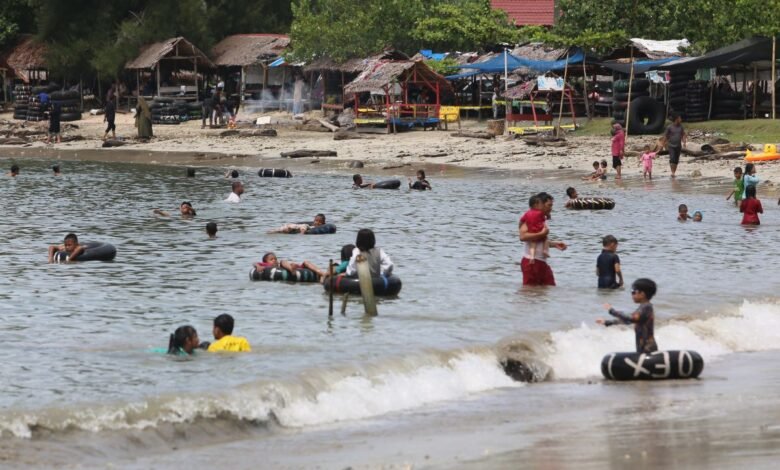 NIAT MANDI SUNNAH SEBELUM PUASA RAMADHAN, SUCIKAN DIRI JELANG IBADAH ANTARAFOTO TRADISI MANDI LAUT JELANG RAMADHAN 100324 SYF 1