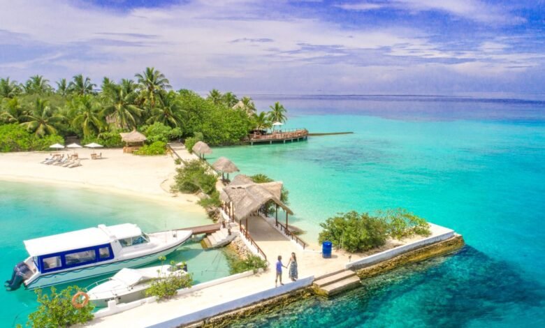 SERBA-SERBI WILAYAH KARIBIA DENGAN PARIWISATANYA YANG INDAH KARIBIA