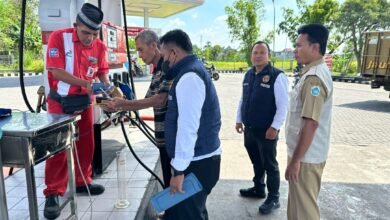 POLRES LAMONGAN SIDAK SPBU, PASTIKAN DISTRIBUSI BBM AMAN DAN SESUAI STANDAR 1000179452