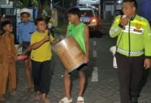 POLRES PASURUAN DAMPINGI WARGA PATROL SAHUR CEGAH TAWURAN 1000179477