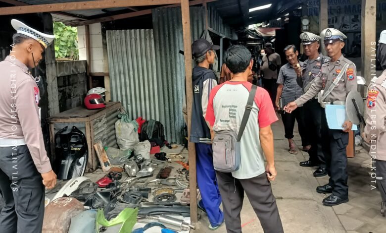 SATLANTAS POLRES KEDIRI KOTA AJAK MASYARAKAT BERKENDARA DENGAN AMAN DAN BERTANGGUNG JAWAB 1000180382