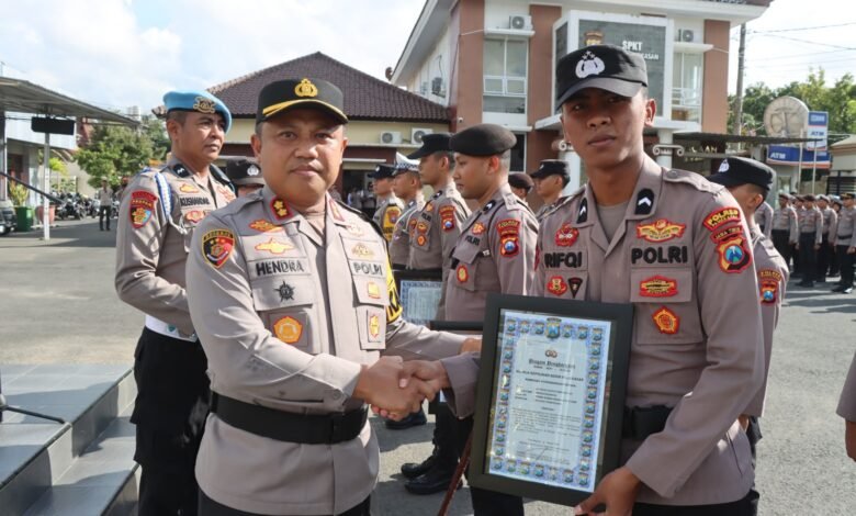 TIM BANJARI POLRES PAMEKASAN RAIH JUARA 1 FESTIVAL SOLAWAT SE JATIM 1000180792