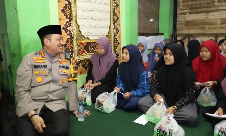 GELAR SAFARI RAMADHAN, POLRESTA MALANG KOTA BUKA PUASA BERSAMA MAHASISWA DAN ANAK YATIM 1000182271