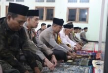 SAFARI SHOLAT SUBUH, KAPOLRES KEDIRI KOTA BERI HIMBAUAN KAMTIBMAS DI BULAN RAMADHAN 1446 H 1000182675