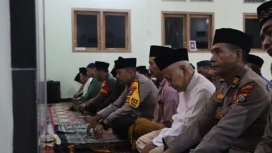 SAFARI SHOLAT SUBUH, KAPOLRES KEDIRI KOTA BERI HIMBAUAN KAMTIBMAS DI BULAN RAMADHAN 1446 H 1000182810