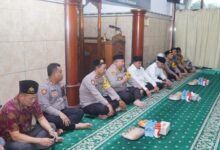 SAFARI RAMADHAN, KAPOLRES PASURUAN GELAR CURHAT KAMTIBMAS AJAK WARGA AKTIFKAN SISKAMLING 1000183225