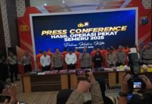 MENJELANG HARI RAYA IDUL FITRI, POLRES KEDIRI KOTA ADAKAN KONFERENSI PRESS HASIL OPERASI PEKAT 2025. 1000183423