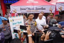 POLRES PONOROGO DAN BHAYANGKARI GELAR BAZAR MURAH RAMADHAN, WARGA SUMRINGAH 1000183922