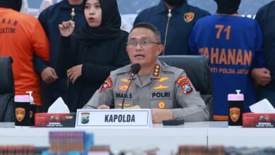 POLDA JATIM BERHASIL GAGALKAN PENYELUNDUPAN SENJATA DI BOJONEGORO DIDUGA UNTUK KKB PAPUA 1000184555