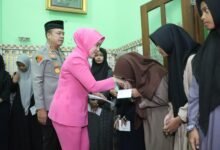 BAGIKAN MAKAN BERGIZI GRATIS UNTUK BUKBER DI PANTI ASUHAN AHMAD YANI AL MUSLIMUN 1000184901