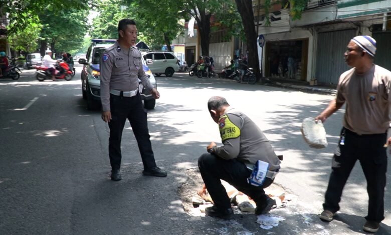 POLRES PASURUAN PETAKAN BLACK SPOT DAN TROUBLE SPOT HADAPI ARUS MUDIK DAN BALIK LEBARAN 2025 1000185692