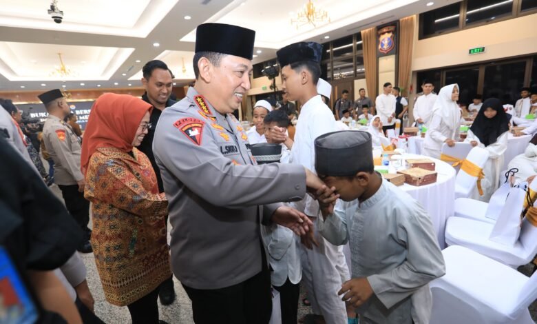 BERBAGI TAKJIL DAN BUKA PUASA BERSAMA, KAPOLRI PERKUAT SINERGI DENGAN MEDIA DAN MASYARAKAT 1000186058