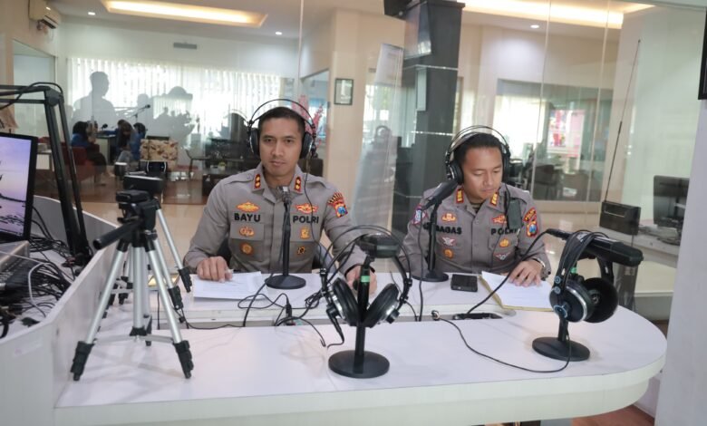 POLRES JEMBER GANDENG MEDIA SOSIALISASIKAN CALL CENTER 110 UNTUK MUDIK AMAN 6 POLRES JEMBER GANDENG MEDIA SOSIALISASIKAN CALL CENTER 110 UNTUK MUDIK AMAN 1000189629