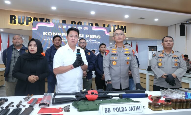 POLDA JATIM BERHASIL GAGALKAN PENYELUNDUPAN SENJATA DI BOJONEGORO DIDUGA UNTUK KKB PAPUA IMG 20250311 WA0057