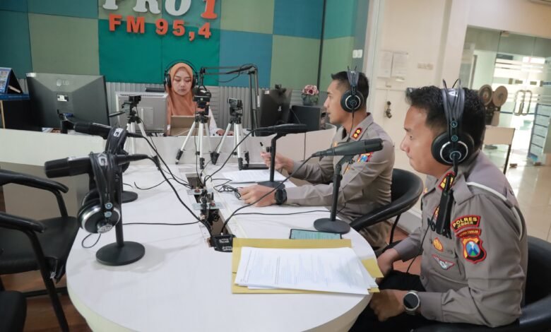 POLRES JEMBER GANDENG MEDIA SOSIALISASIKAN CALL CENTER 110 UNTUK MUDIK AMAN 6 POLRES JEMBER GANDENG MEDIA SOSIALISASIKAN CALL CENTER 110 UNTUK MUDIK AMAN IMG 20250319 WA0011