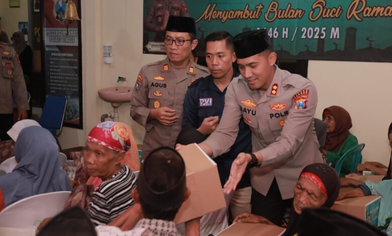 SAFARI RAMADHAN POLRES JEMBER DI RAYON V: PERKUAT SILATURAHMI DAN KEPEDULIAN SOSIAL 7 SAFARI RAMADHAN POLRES JEMBER DI RAYON V: PERKUAT SILATURAHMI DAN KEPEDULIAN SOSIAL IMG 20250319 WA0018