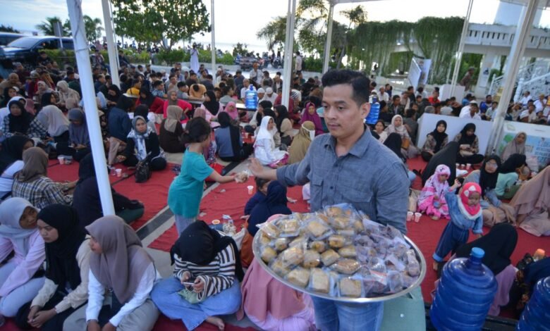 REKOMENDASI TAKJIL UNTUK MASJID YANG BIKIN BUKA PUASA MAKIN NIKMAT TAKJIL GRATIS DI MASJID AL HAKIM PADANG 070325 IEF 2