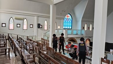 POLRES KEDIRI KOTA LAKUKAN STERILISASI DI SEJUMLAH GEREJA JELANG PERAYAAN PASKAH 2025 1000210899