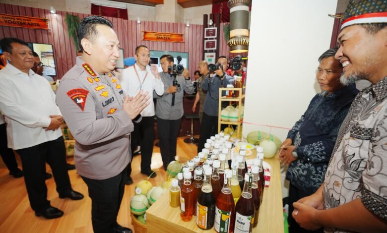 BUKA RAKERNIS DENSUS 88, KAPOLRI KUNJUNGI STAN USAHA EKS NARAPIDANA TERORIS 1000212713