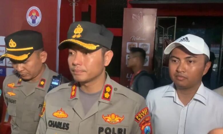 LIGA 4 INDONESIA, KAPOLRES NGAWI HIMBAU SUPORTER TURUT JAGA KAMTIBMAS 1000213483