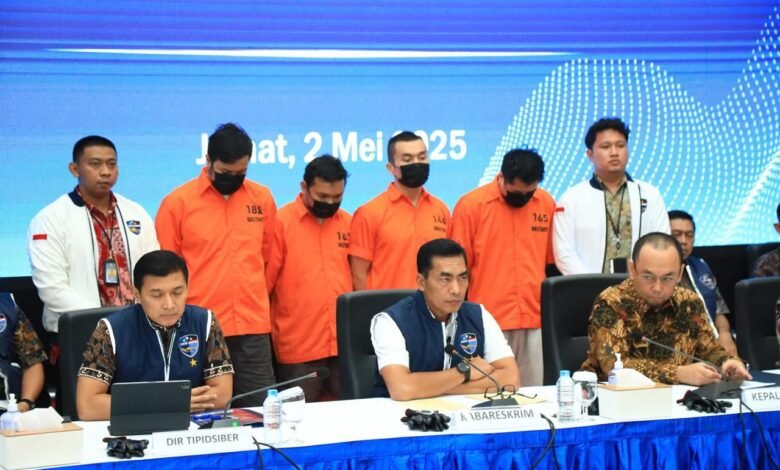 JARINGAN JUDI ONLINE BERTARAF INTERNASIONAL DIBONGKAR, POLISI AMANKAN RP75 MILIAR 1000220646