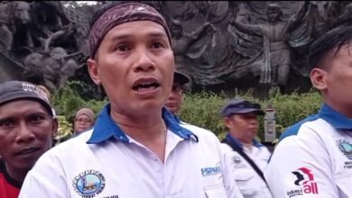 FSPMI APRESIASI PENGAMANAN HUMANIS POLRESTABES SURABAYA PADA MAY DAY 2025 1000220651