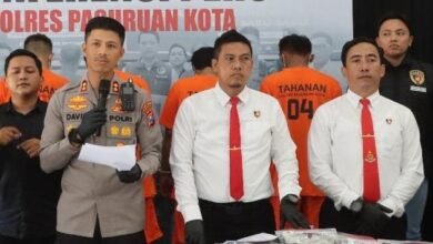 POLRES PASURUAN KOTA KOMITMEN BERANTAS PREMANISME JAGA IKLIM INVESTASI, BERKAS KASUS TIGA PREMAN DILIMPAHKAN KE KEJAKSAAN 1000224883