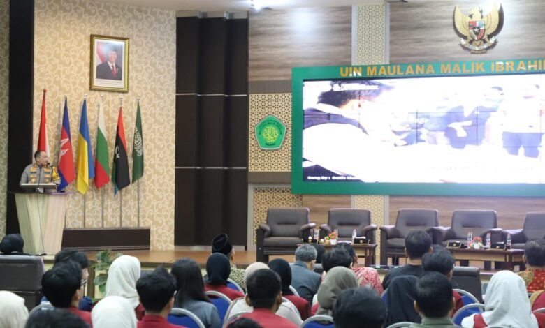 KAPOLRESTA MALANG KOTA TEGASKAN PENTINGNYA PERAN MAHASISWA CEGAH KEKERASAN TERHADAP PEREMPUAN DAN ANAK 1000230847