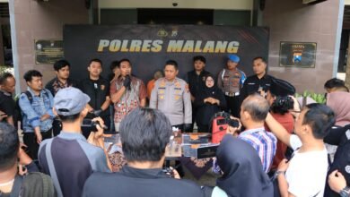 *POLRES MALANG AMANKAN TERSANGKA PEMBUNUHAN DI GONDANGLEGI, REBUTAN TOILET BERUJUNG MAUT 1000237483