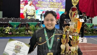 PERSONEL POLRES LAMONGAN, BRIPDA SHOLEH MAULANA, RAIH MEDALI EMAS DI PENCAK SILAT PANGDIVIF 2 CUP 2025 1000238434