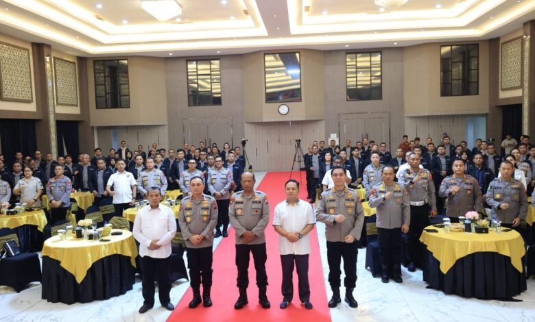 RATUSAN PERSONEL HUMAS POLRI DI JAWA TIMUR IKUTI RAKER, BAHAS STRATEGI KOMUNIKASI DI ERA DIGITAL 1000239387