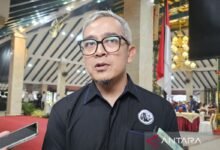 MANAJEMEN AREMA FC MINTA KEPOLISIAN USUT KASUS PELEMPARAN BUS PERSIK 1000511032