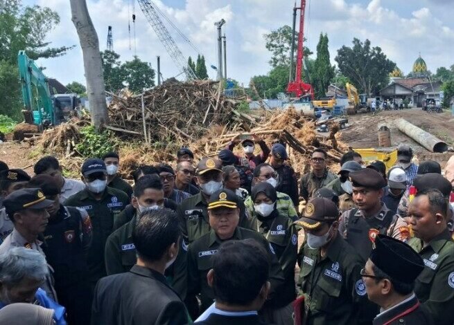 EKSEKUSI LAHAN TOL KEDIRI-TULUNGAGUNG DI MOJOROTO SEMPAT RICUH IMG 20250509 WA0001