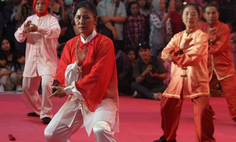 RISIKO CEDERA YANG PERLU DIWASPADAI SAAT BERLATIH SENI BELA DIRI PERAYAAN CAP GO MEH DI KELENTENG ENG ANG KIONG 120225 ABS 4