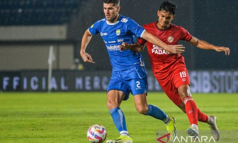 NICK KUIPERS TETAP KERAHKAN 100 PERSEN KEMAMPUAN MELAWAN BARITO PERSIB BANDUNG MELAWAN SEMEN PADANG 011124 RAI 5