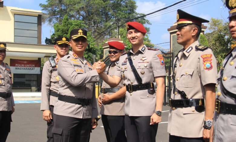 KAPOLRES KEDIRI KOTA PIMPIN SERTIJAB KASATRESKRIM,KAPOLSEK BANYAKAN DAN KAPOLSEK GROGOL 1000242595