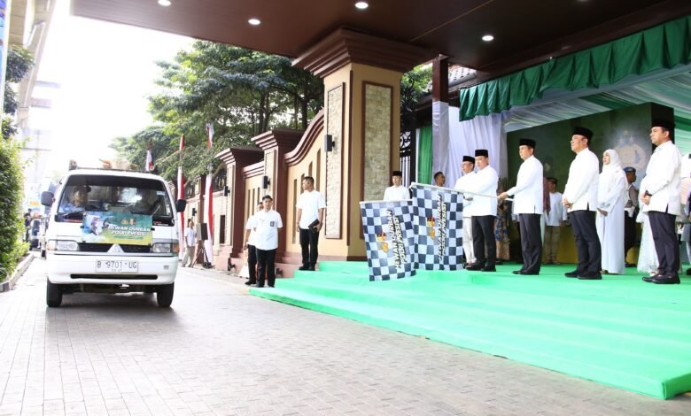 KAPOLRI SERAHKAN 9.648 HEWAN KURBAN UNTUK MASYARAKAT 1000246687